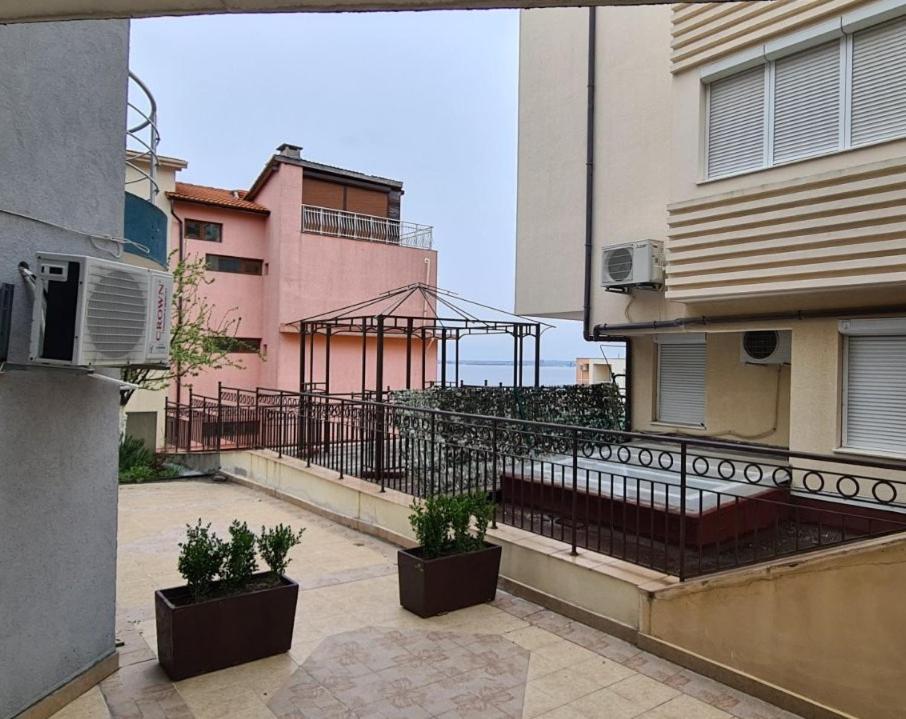 Apartment at 5 minutes from the yacht port with a sea view