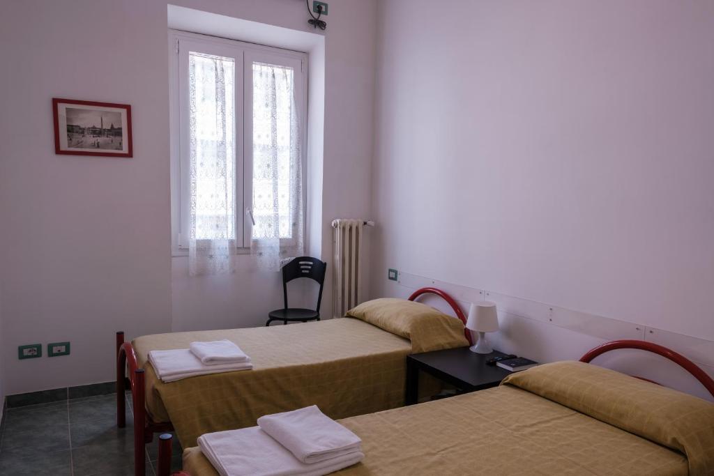 Łóżko lub łóżka w pokoju w obiekcie Foresteria Roma Esercito della Salvezza
