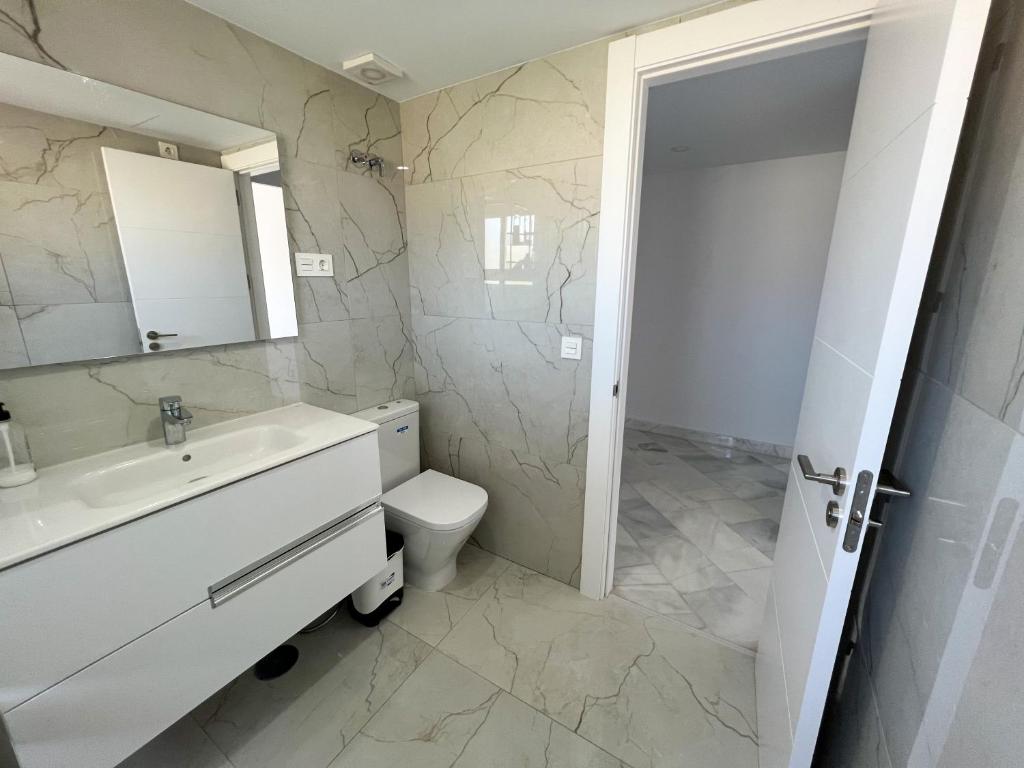 Łazienka w obiekcie Luxury three bedroom apartment at Estepona