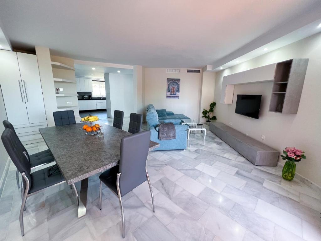Kuchnia lub aneks kuchenny w obiekcie Luxury three bedroom apartment at Estepona