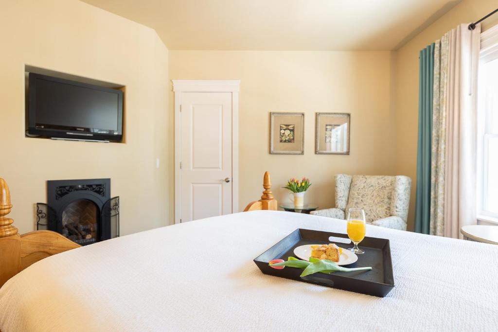 Summer Creek Inn - Reina Suite
