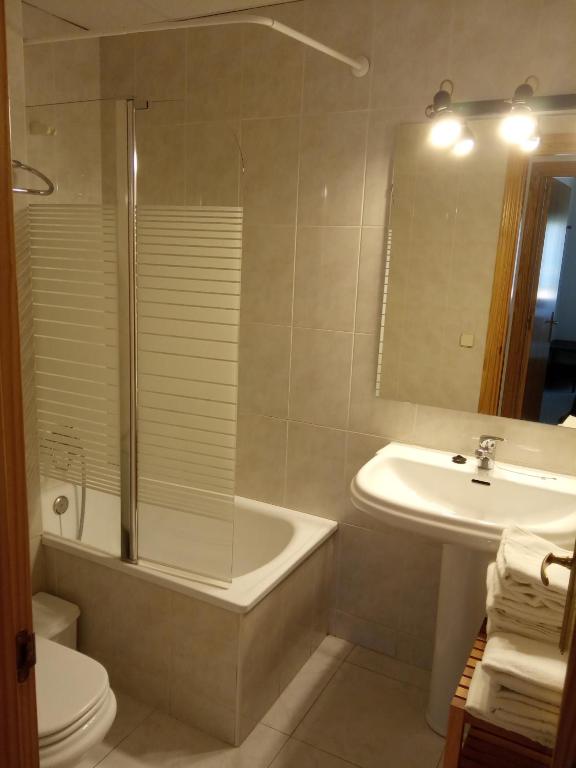 Koupelna v ubytování APARTAMENTS CASA NANDO.