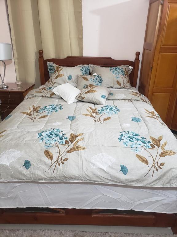 En eller flere senge i et værelse på Skyland Oasis
