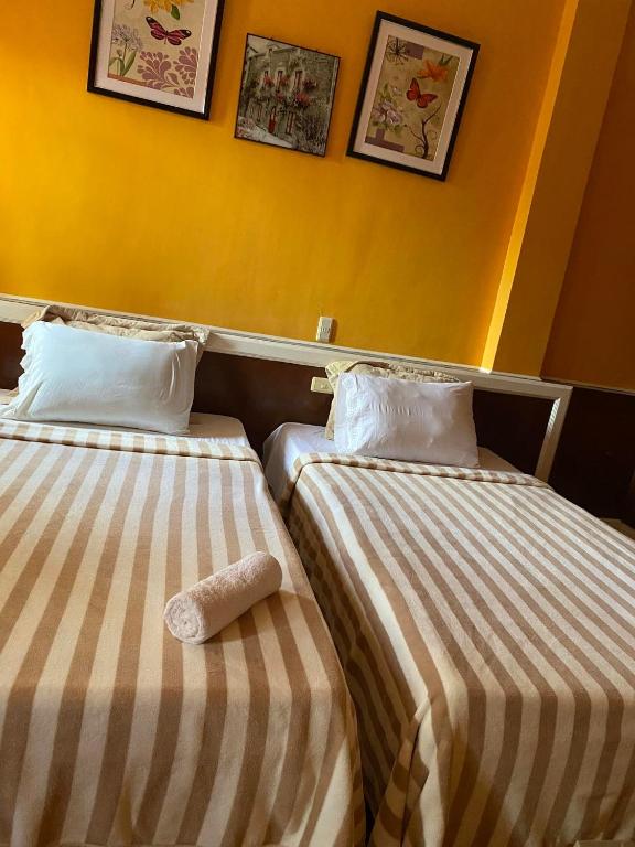 Postel nebo postele na pokoji v ubytování Stefanie Grace Paradise Inn