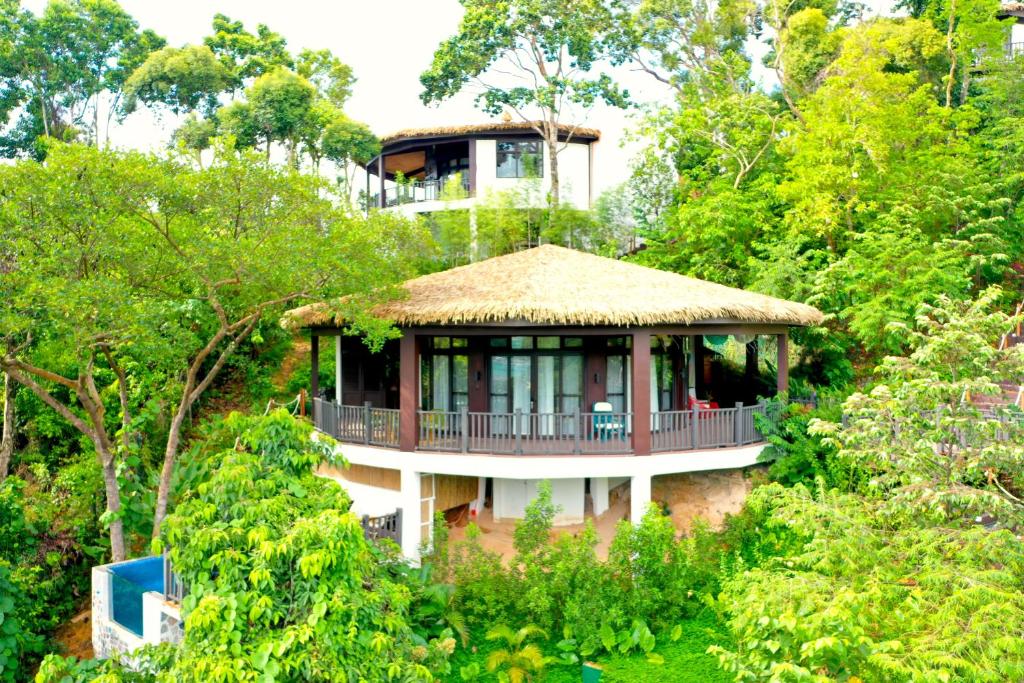 Lihim Resorts 6