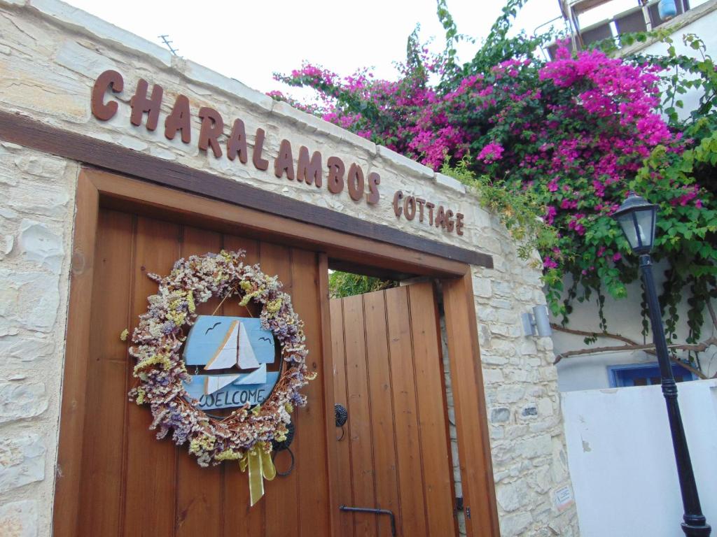 un edificio con una puerta con un cartel. en Charalambos Holiday Cottage, en Kalavasos