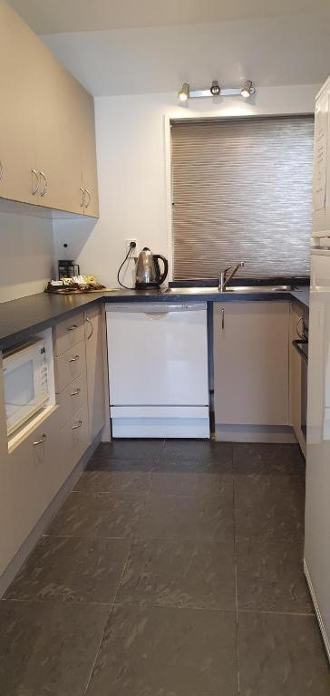 Lakefront Apartments,18 LAKE ESPLANADE ROAD - Resim 10