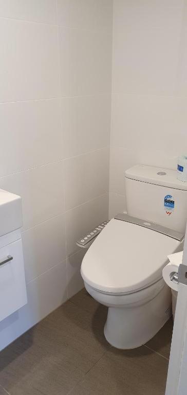 Lakefront Apartments,18 LAKE ESPLANADE ROAD - Resim 12