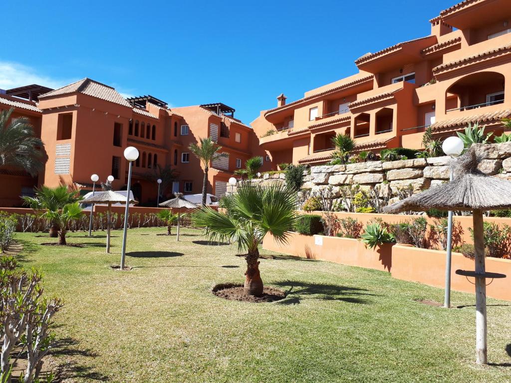 Fotografia z galérie ubytovania Spacious Ground Floor Luxury Apartment with underground parking v destinácii Castillo de Sabinillas