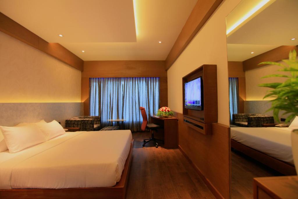 Postel nebo postele na pokoji v ubytování Diana Heights Luxury Hotel