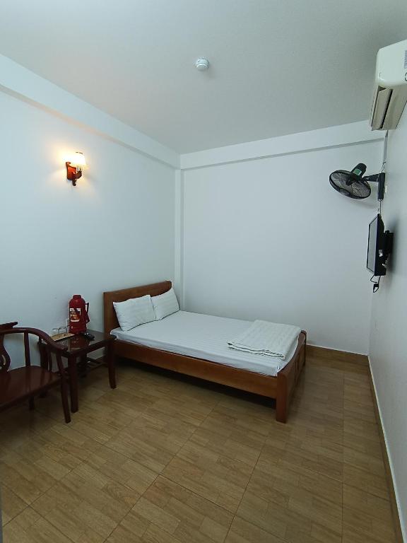 Postel nebo postele na pokoji v ubytování Anh Duong Hotel