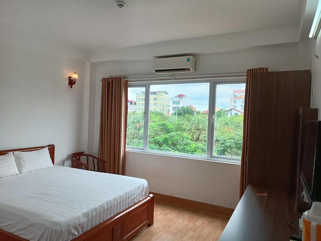 Postel nebo postele na pokoji v ubytování Anh Duong Hotel