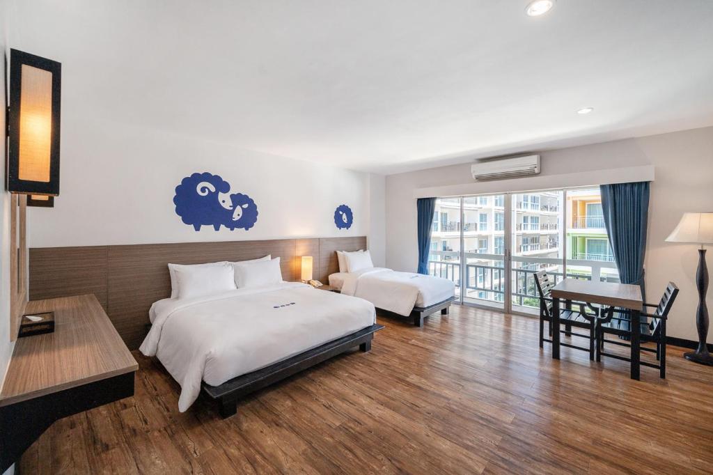 Postel nebo postele na pokoji v ubytování Kokotel Pattaya South Beach