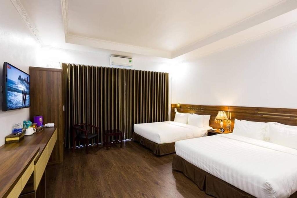 Postel nebo postele na pokoji v ubytování Anh Duong Hotel
