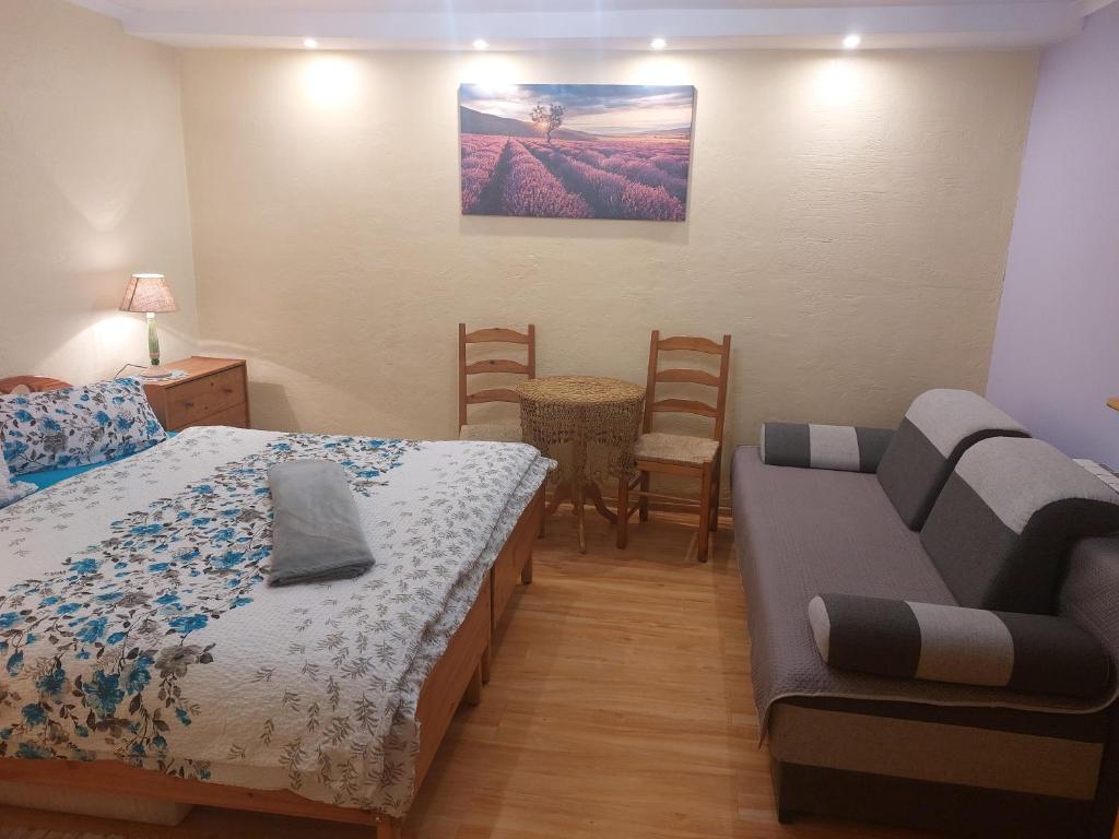 Postel nebo postele na pokoji v ubytování Pokoje Gościnne "Justyna" - Podlesice 34