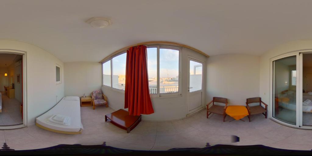 Postel nebo postele na pokoji v ubytování Savoy City Hotel
