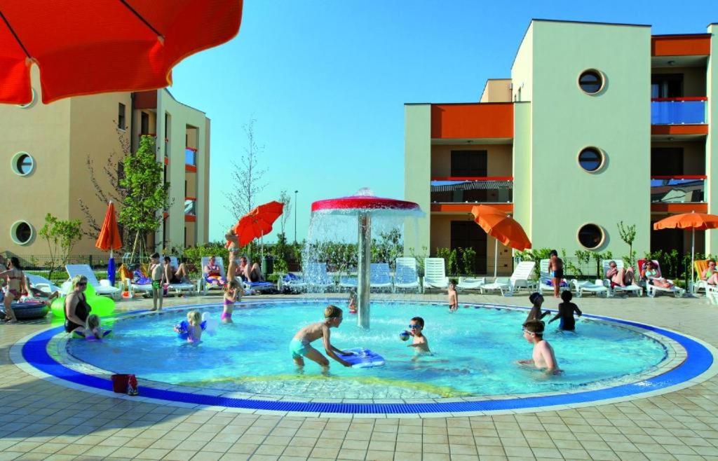 The swimming pool at or close to Villaggio ai Ginepri - Agenzia Cocal