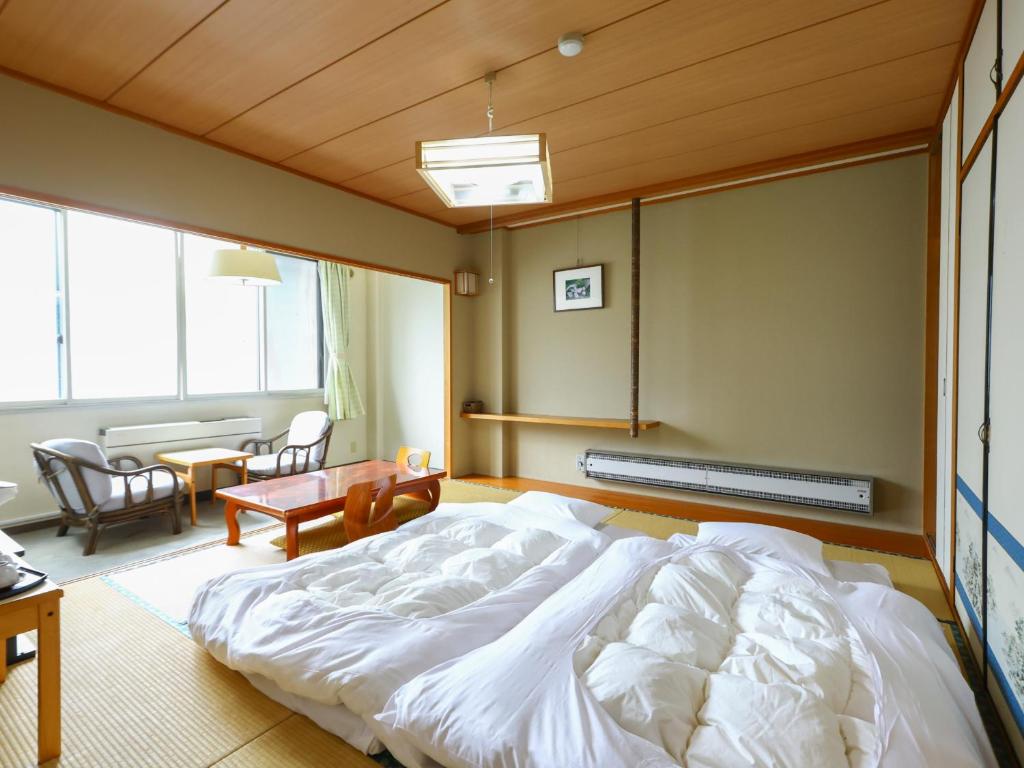 Postel nebo postele na pokoji v ubytování Hotel Yudanaka