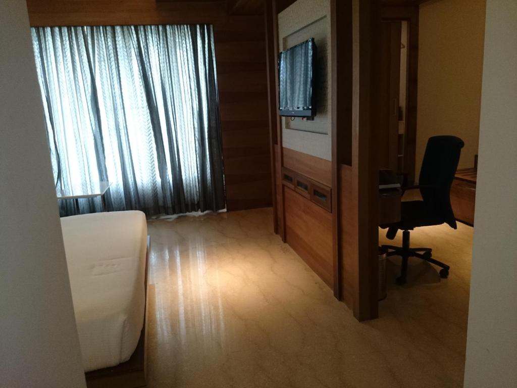 TV a/nebo společenská místnost v ubytování Diana Heights Luxury Hotel