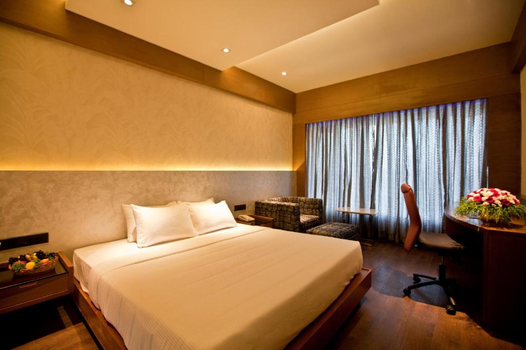 Postel nebo postele na pokoji v ubytování Diana Heights Luxury Hotel
