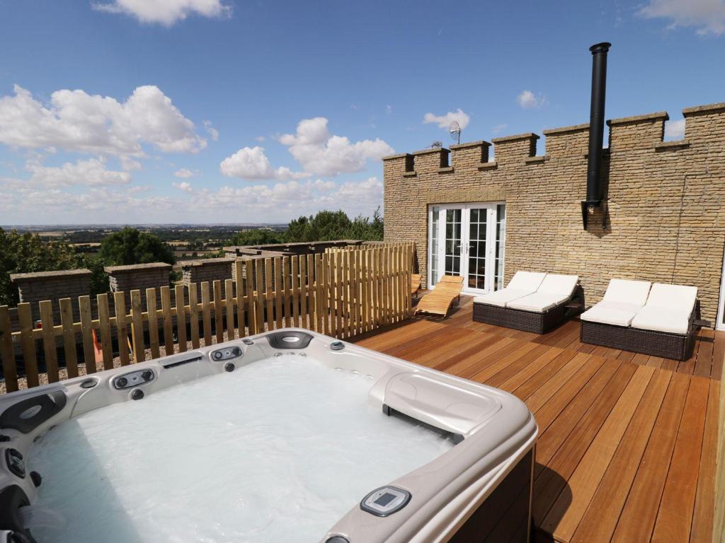 a hot tub sitting on a wooden deck at Castle Top Retreat in Market Rasen