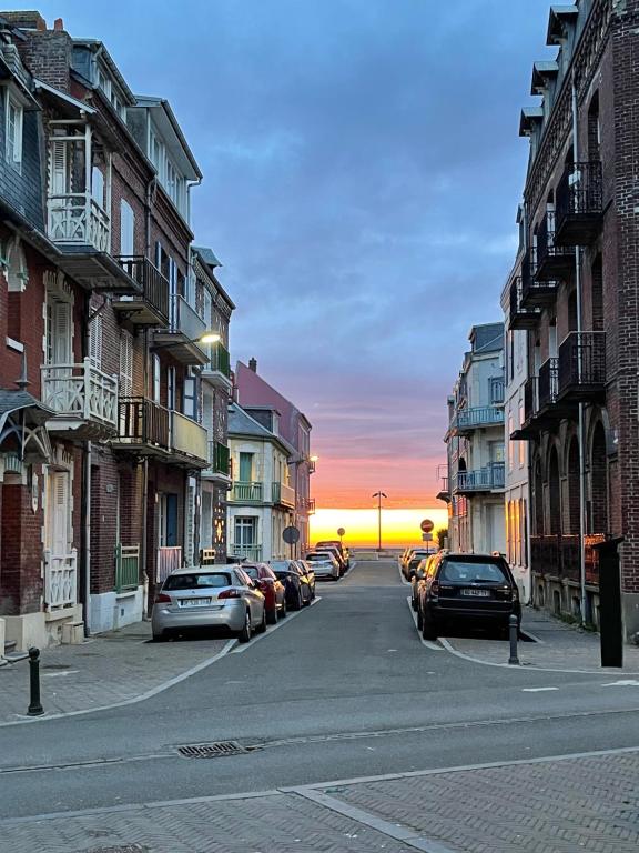 Pohľad na východ alebo západ slnka z apartmánu alebo blízkeho okolia