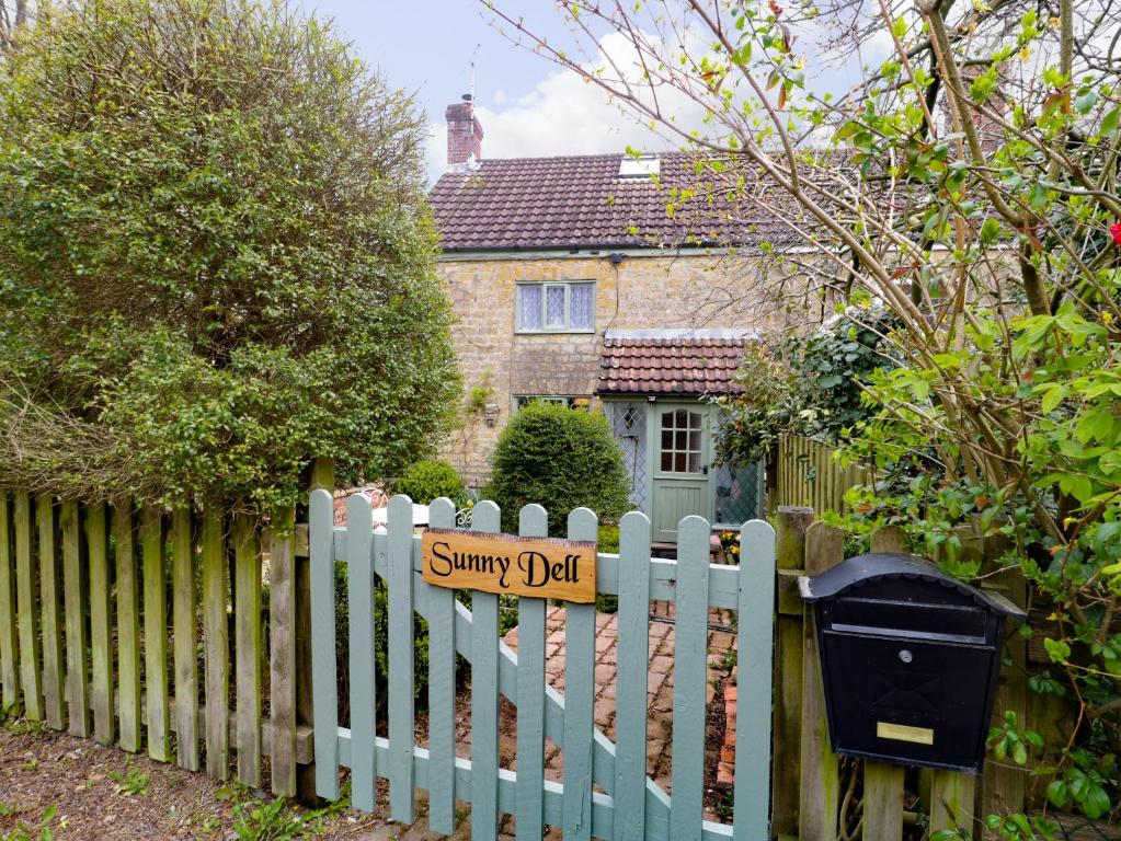 Sunny Dell Cottage, Crewkerne (updated prices 2024)