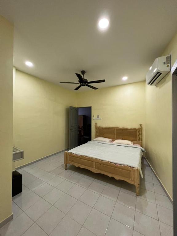 Postel nebo postele na pokoji v ubytování BerataStay @ Segamat