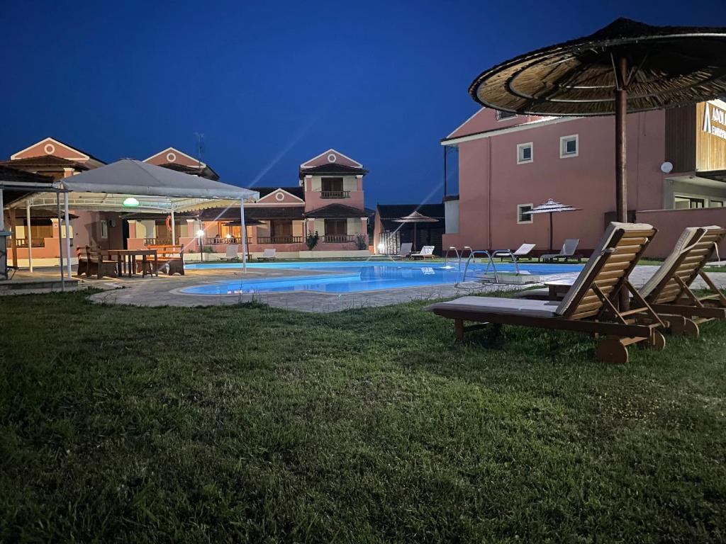 Bazén v ubytování Louvros Studios Sidari Corfu nebo v jeho okolí