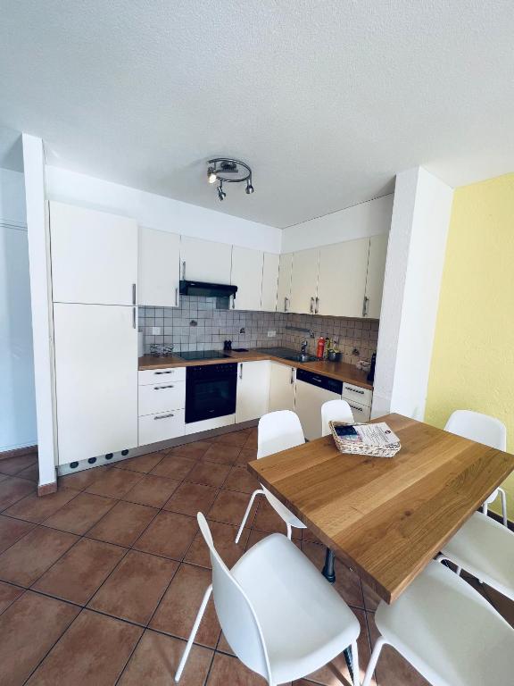 Kuchyň nebo kuchyňský kout v ubytování Brissago Lake Apartment