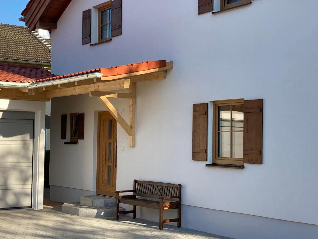 a bench sitting on the side of a house at Ferienhaus Surheim in Saaldorf-Surheim