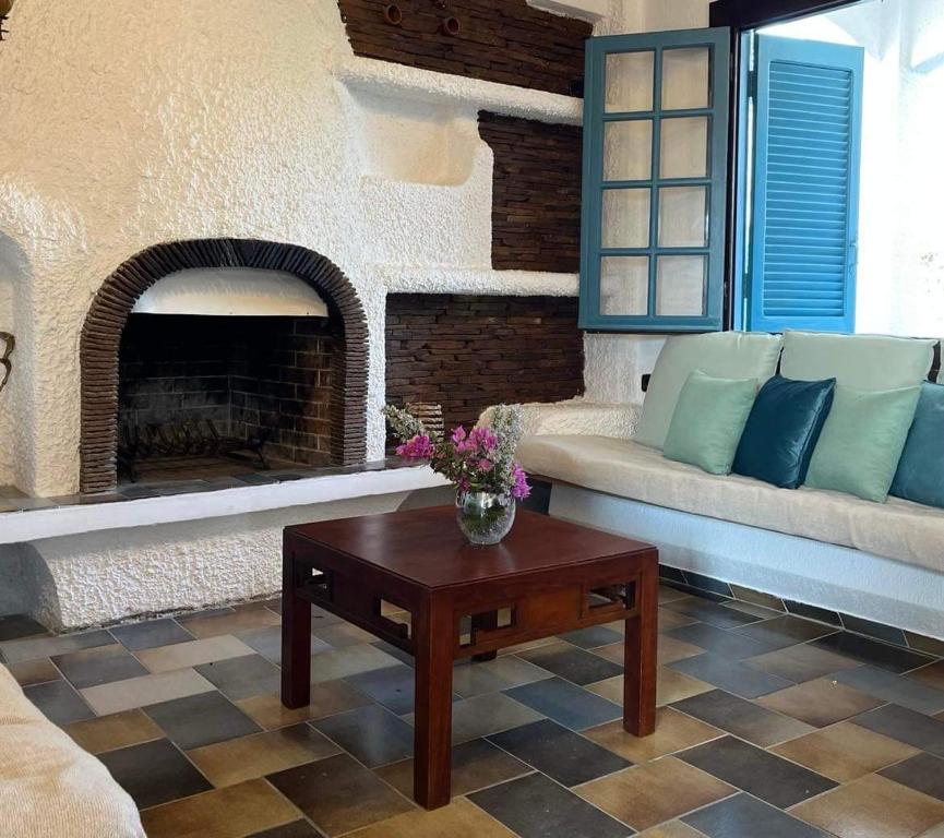 A seating area at Villa Velissarios: wonderful villa next to beach