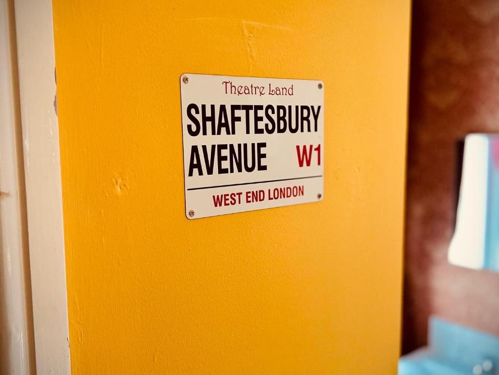 McGraths Hotel & Public Bar - Resim 33