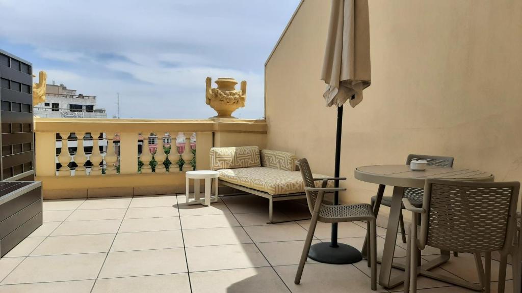 Un balcón o terraza de Hotel Sardinero Madrid