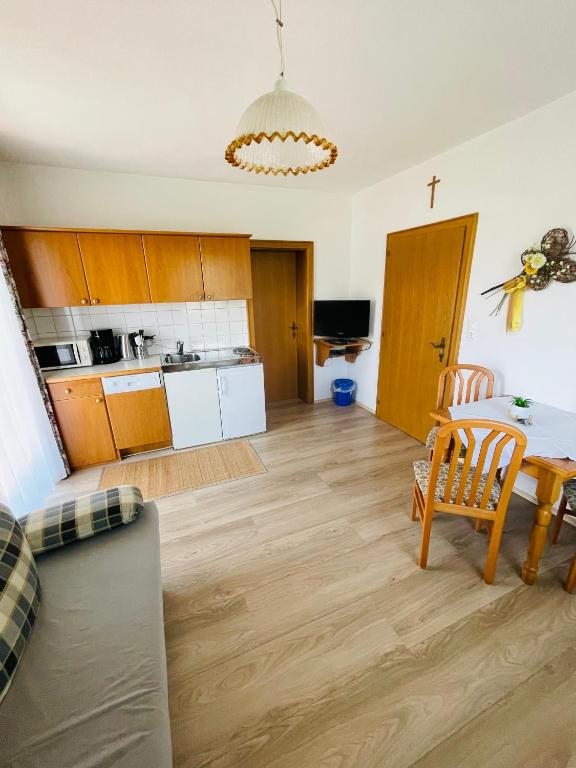 Kuchyň nebo kuchyňský kout v ubytování Appartementhaus Sonne
