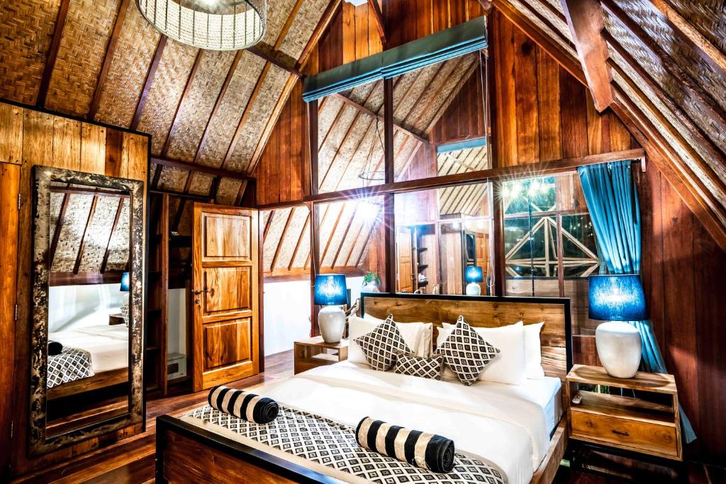 A bed or beds in a room at Gili Treehouse