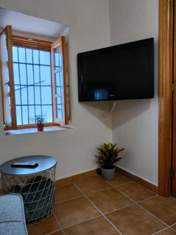 A television and/or entertainment centre at Casa AMALFi, Coqueta casa Centro histórico de Vejer