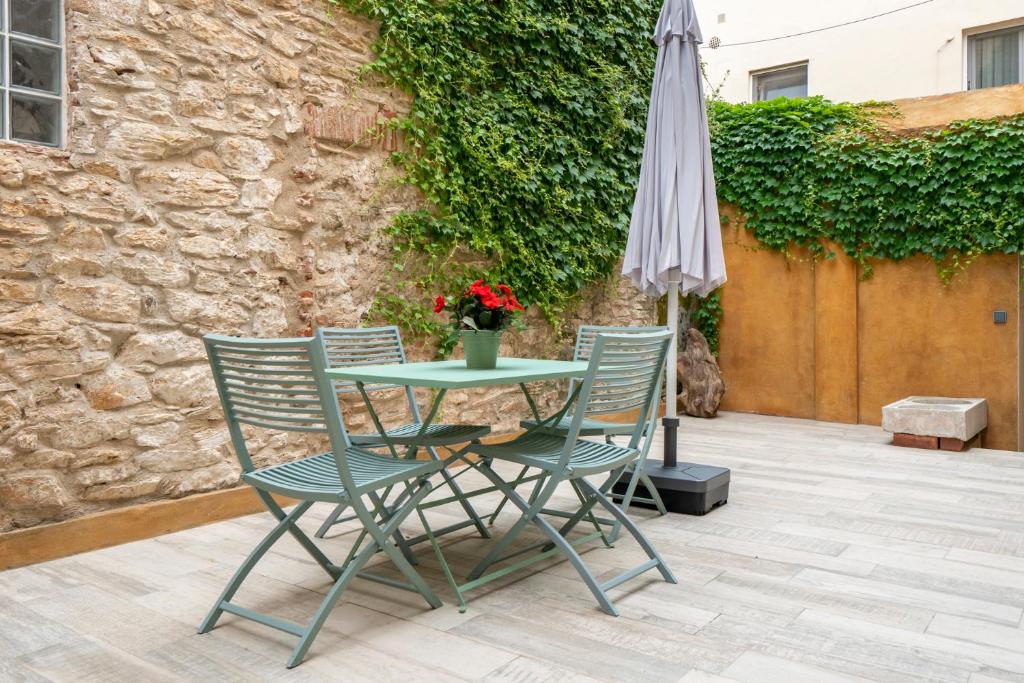 Patio alebo iná vonkajšia časť ubytovania Alta House Apartments 3 Calas