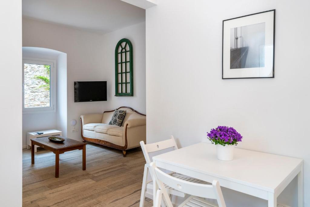 Televízia a/alebo spoločenská miestnosť v ubytovaní Alta House Apartments 3 Calas