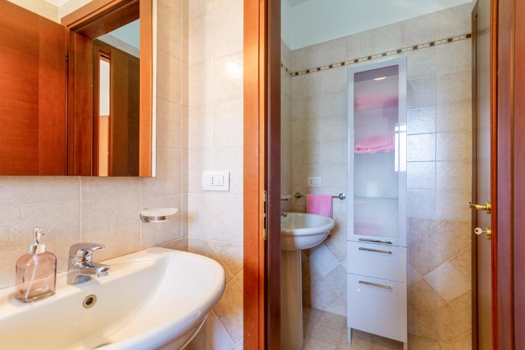 Łazienka w obiekcie Roomy Apartment with Terrace & Parking