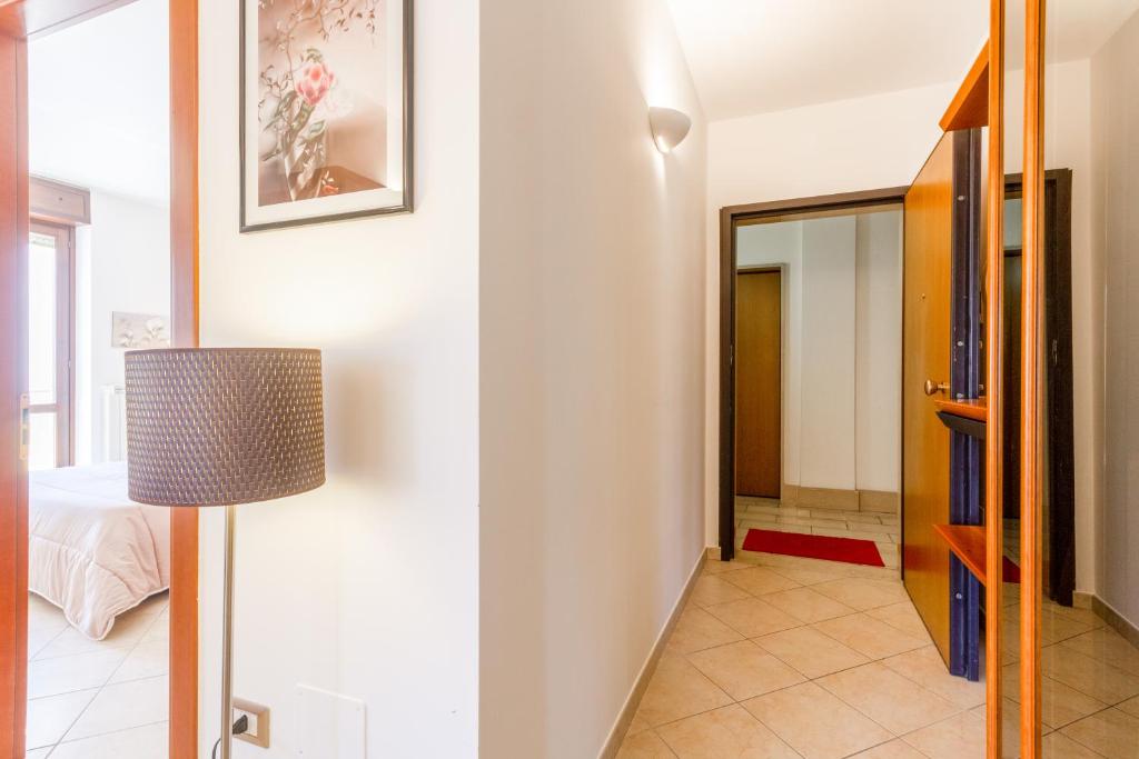 Łóżko lub łóżka w pokoju w obiekcie Roomy Apartment with Terrace & Parking