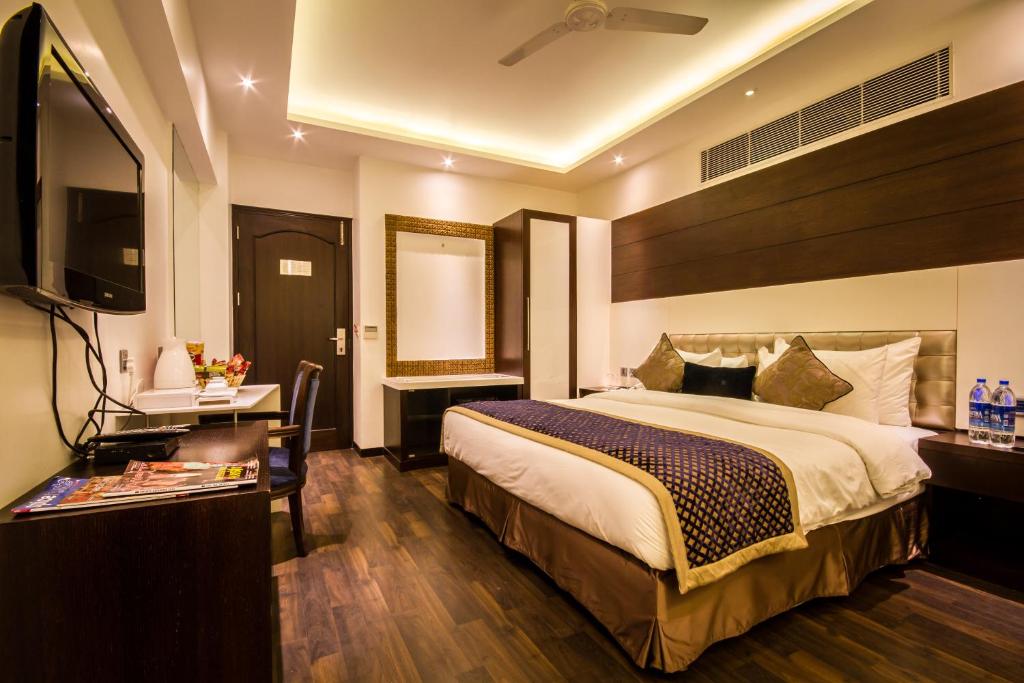 Postel nebo postele na pokoji v ubytování Hotel Grand Godwin Near New Delhi Railway Station