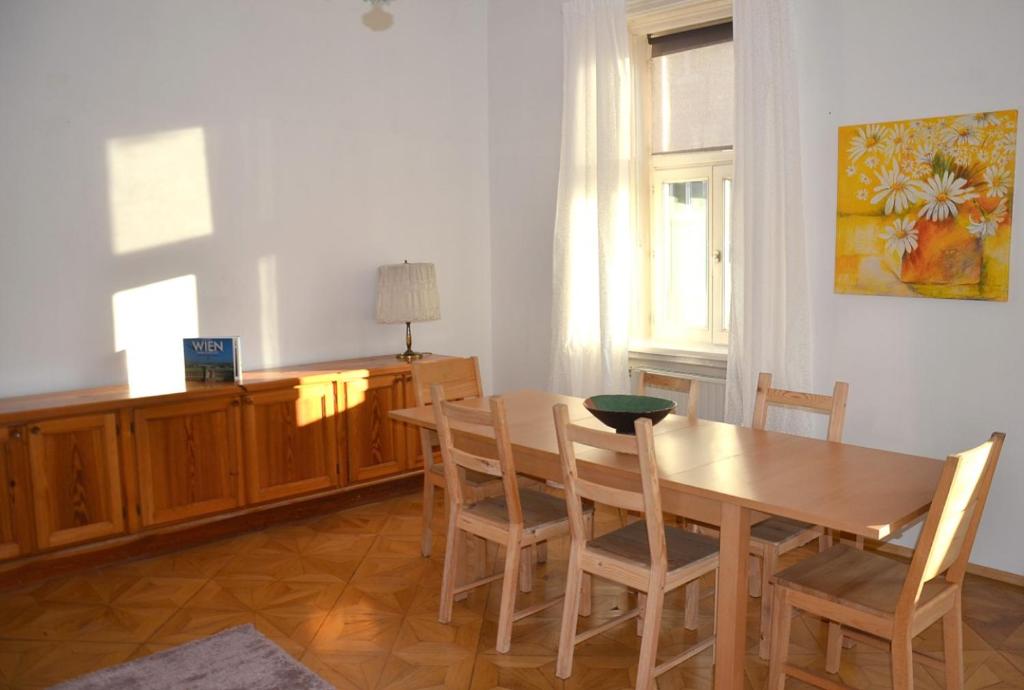 Vienna 1090 - Three-Bedroom Apartment