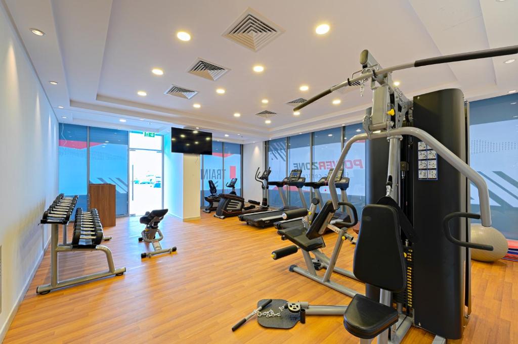 Fitness centrum a/nebo fitness zařízení v ubytování TIME Moonstone Hotel Apartments