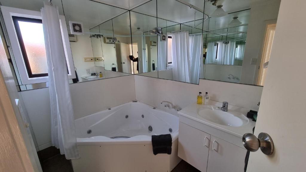 755 Regal Court Motel - Resim 18