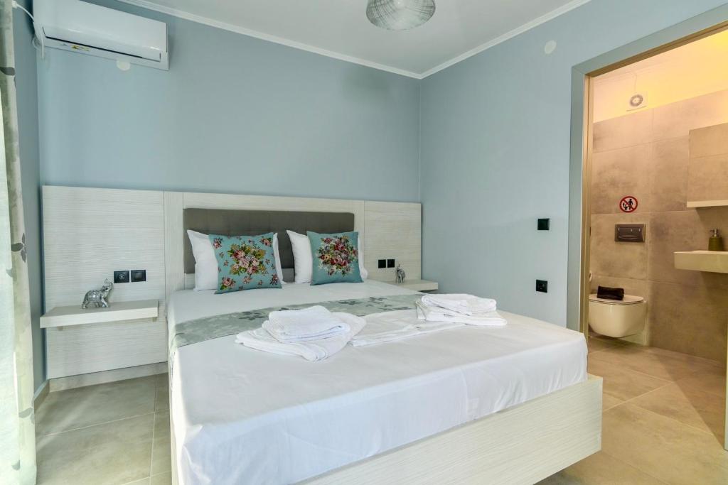 Posteľ alebo postele v izbe v ubytovaní Michaelangelo Apartments