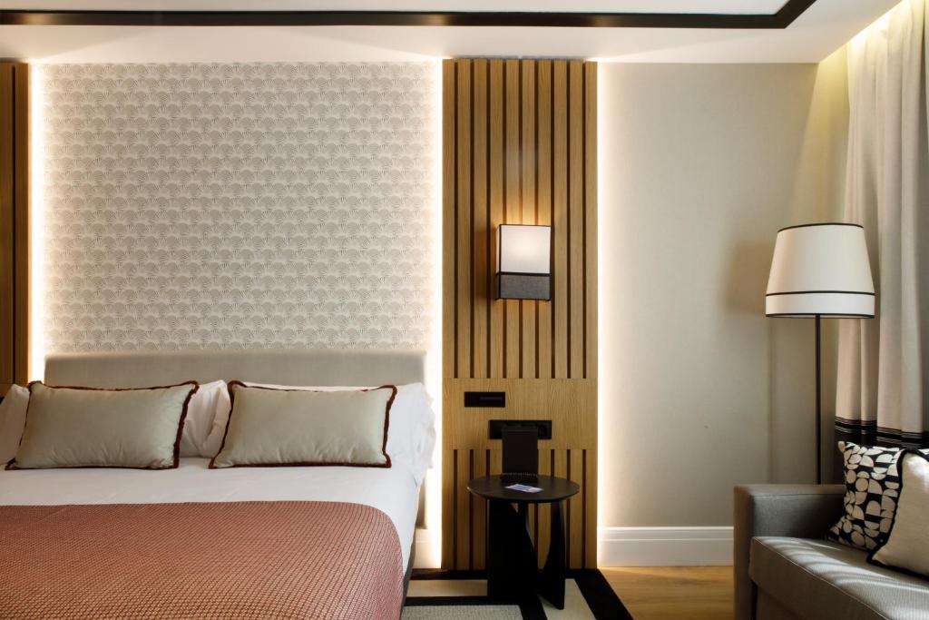 Catalonia Barcelona 505 - Resim 29