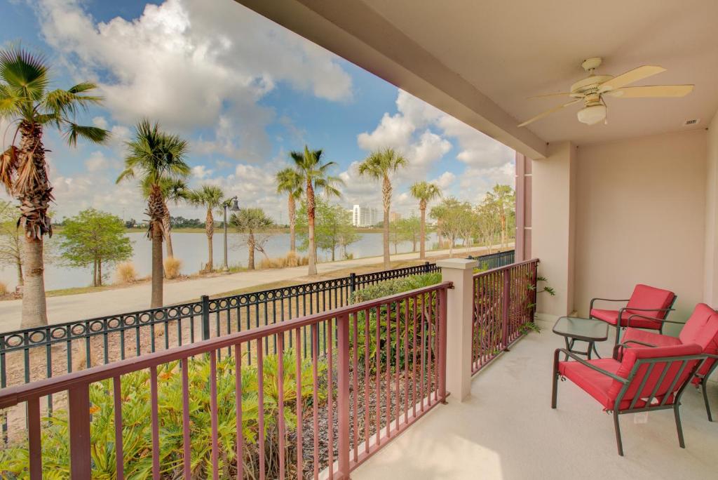 1stFloor, End Unit Condo w LAKEVIEW, Orlando Updated 2022
