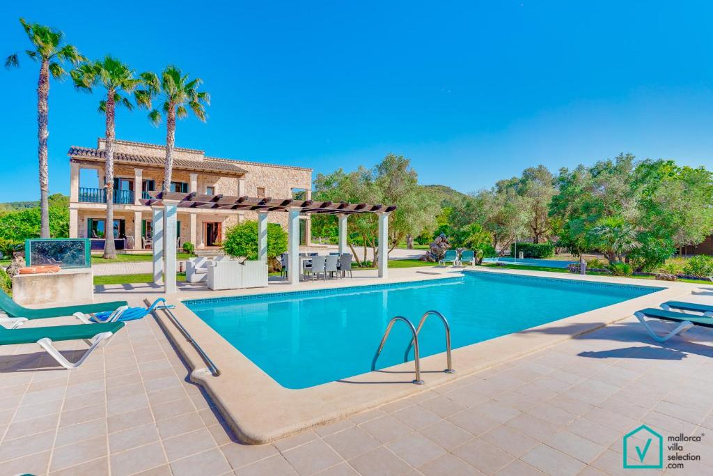 Bazén v ubytování Finca SIONA Alcudia by Mallorca Villa Selection nebo v jeho okolí