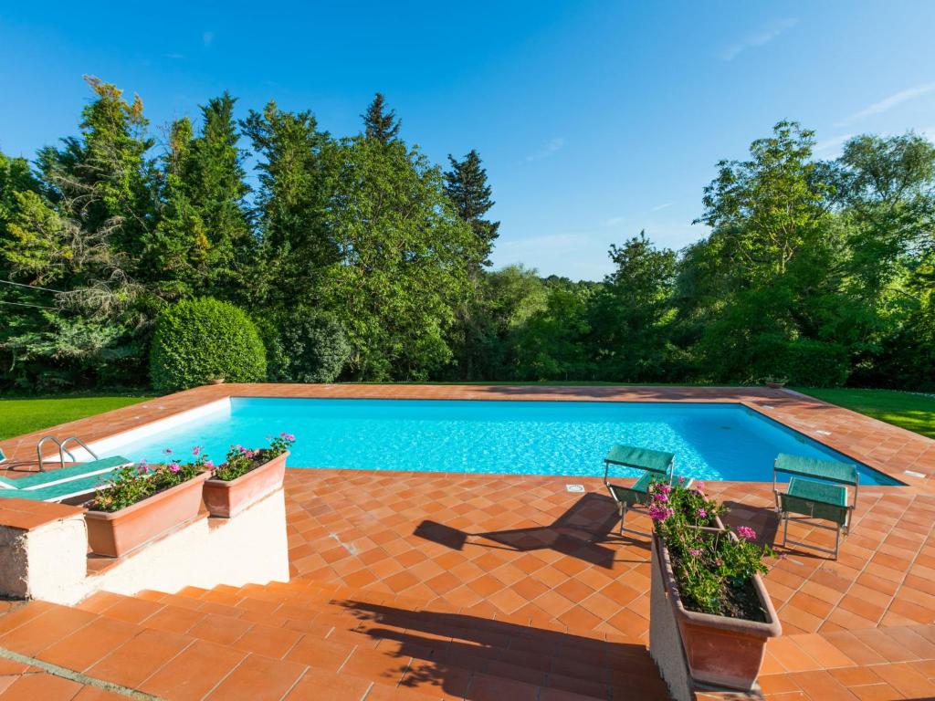 Basen w obiekcie Holiday Home Bardeggiano - Caterina 8 - COL243 by Interhome lub w pobliżu